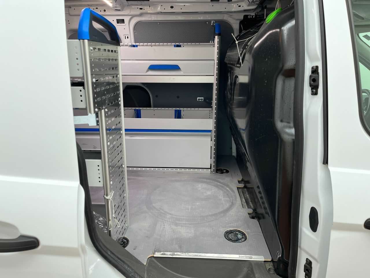 Fahrzeugabbildung Ford Transit Connect Kasten Trend Kamera SORTIMO