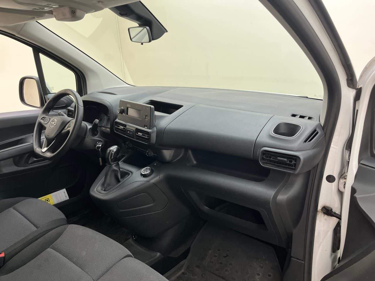 Fahrzeugabbildung Opel Combo E Cargo Edition erhöhte Nutzlast XL 3-Sitz