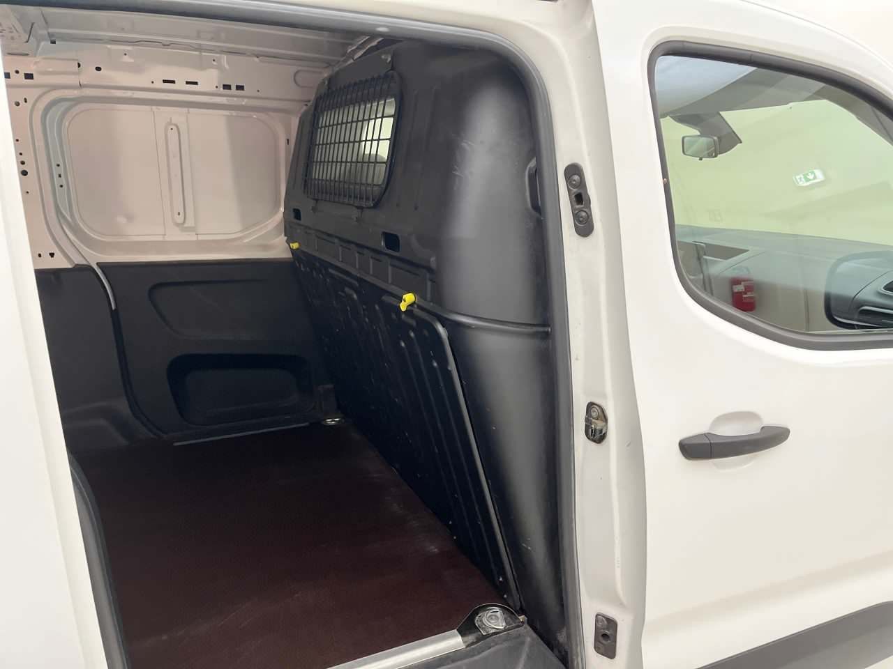 Fahrzeugabbildung Opel Combo E Cargo Edition erhöhte Nutzlast XL 3-Sitz