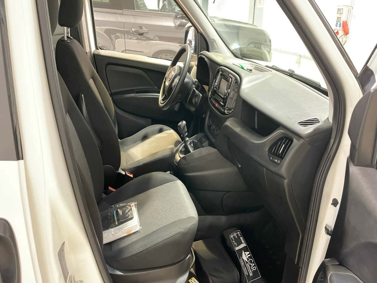 Fahrzeugabbildung Fiat Doblo SX Kasten Erdgas + Benzin!!! SORTIMO