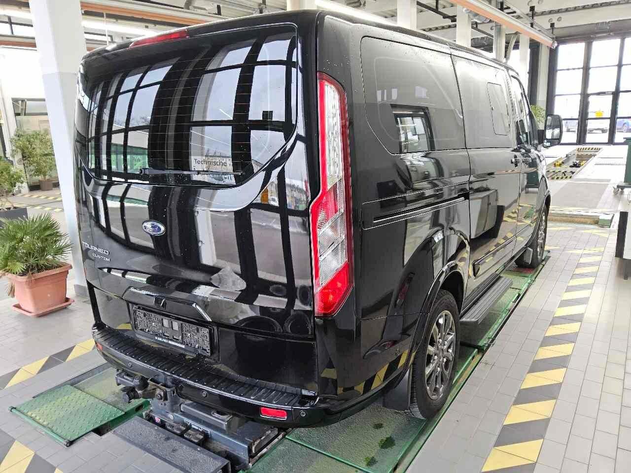 Fahrzeugabbildung Ford Tourneo Custom 320 L1 Titanium X Standhzg. AHK