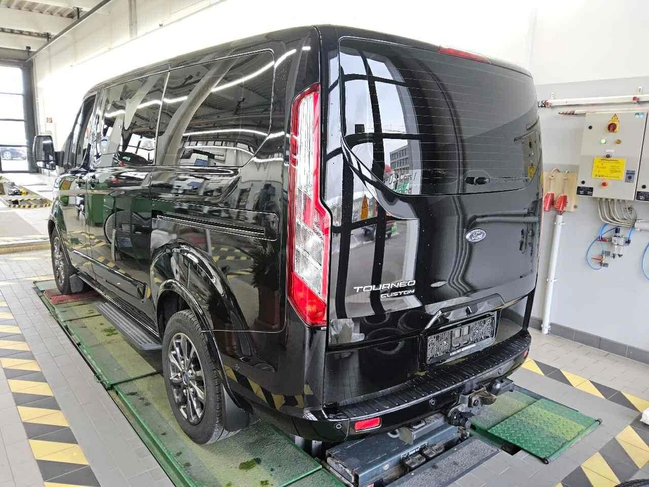 Fahrzeugabbildung Ford Tourneo Custom 320 L1 Titanium X Standhzg. AHK