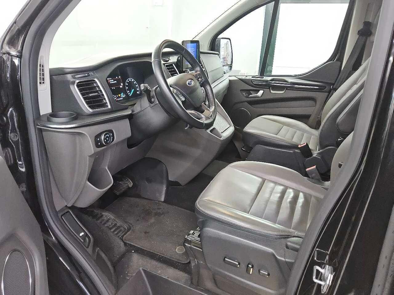 Fahrzeugabbildung Ford Tourneo Custom 320 L1 Titanium X Standhzg. AHK