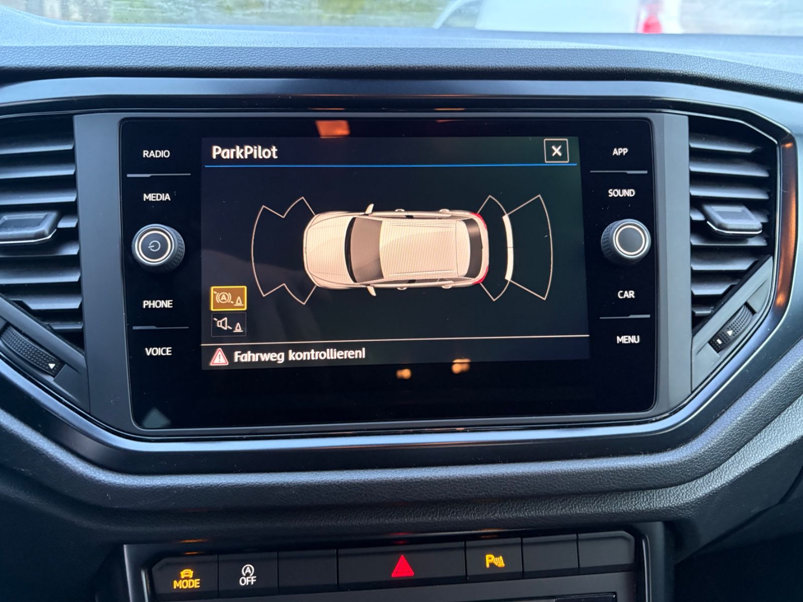 Fahrzeugabbildung Volkswagen T-Roc Apple Carplay Android Auto PDC vorn+hinten