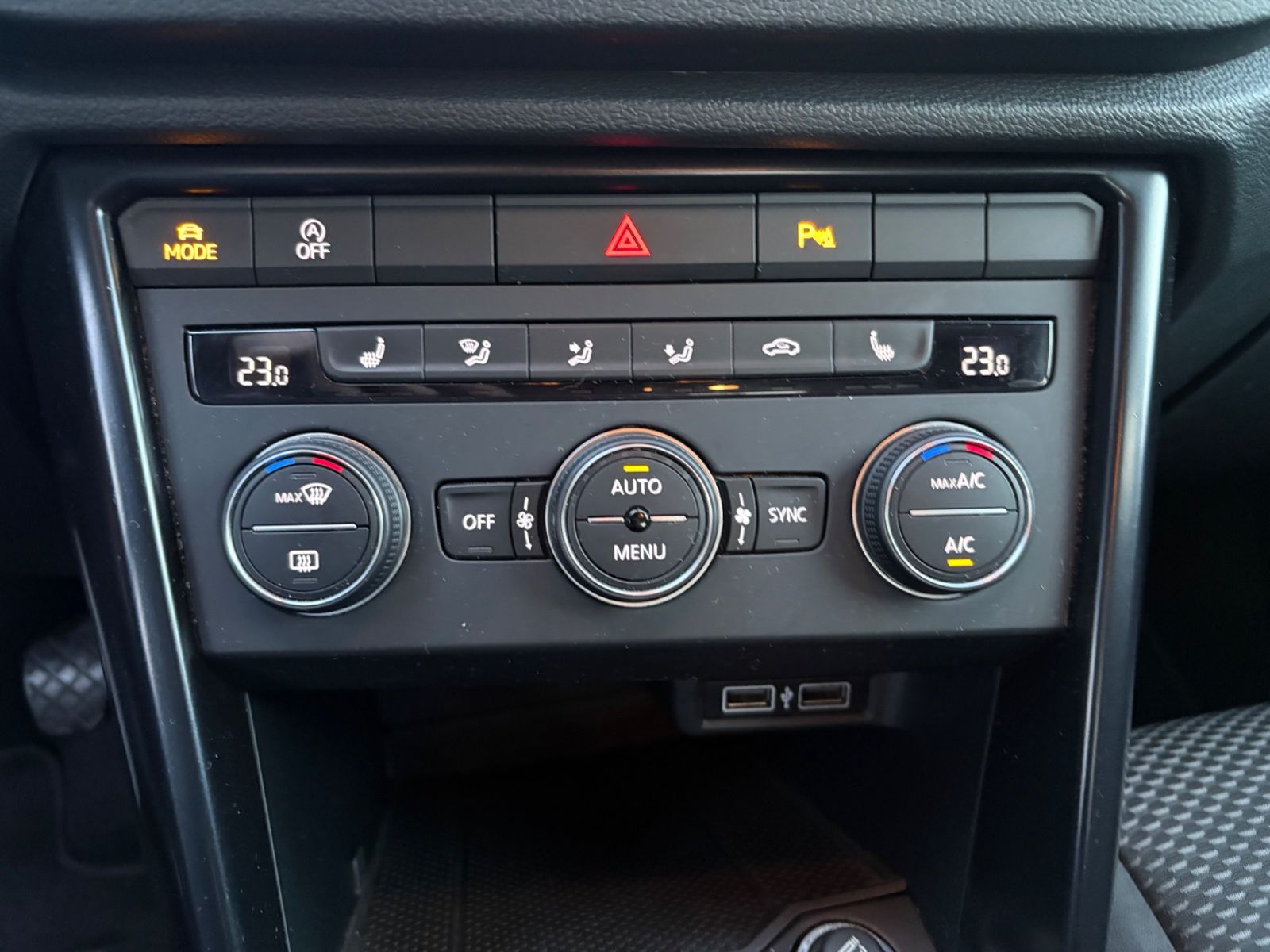 Fahrzeugabbildung Volkswagen T-Roc Apple Carplay Android Auto PDC vorn+hinten