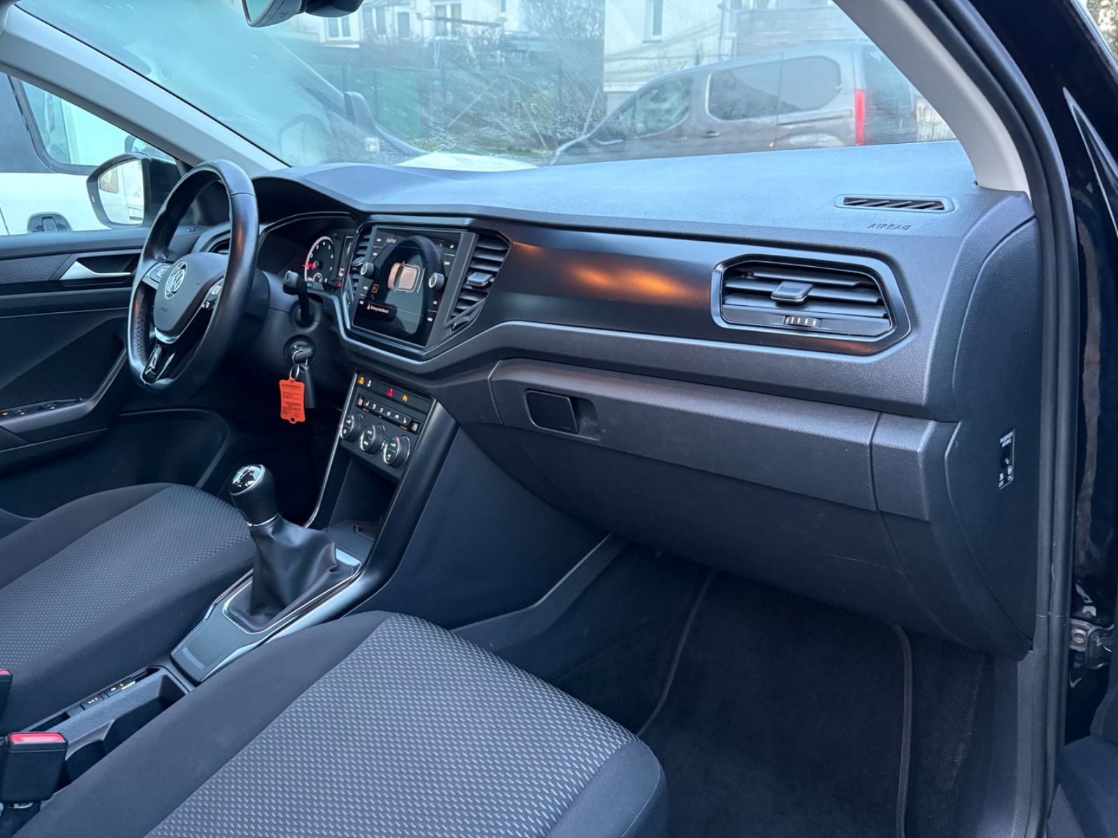 Fahrzeugabbildung Volkswagen T-Roc Apple Carplay Android Auto PDC vorn+hinten