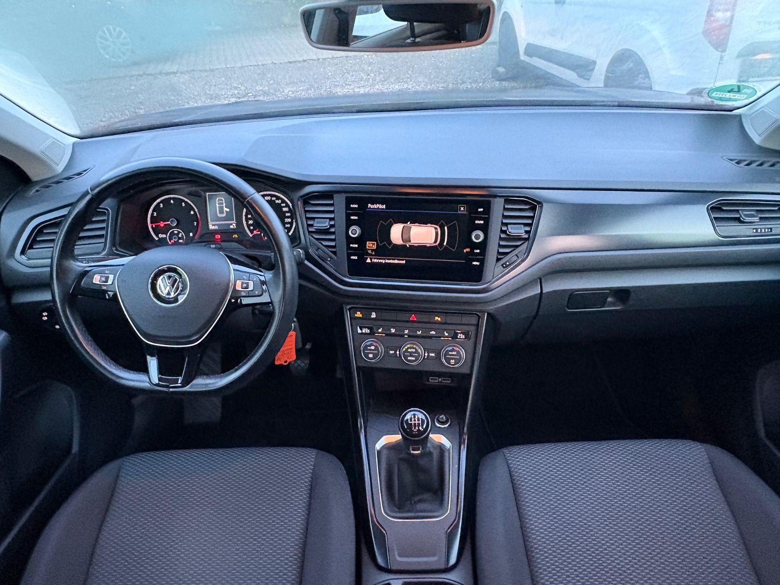 Fahrzeugabbildung Volkswagen T-Roc Apple Carplay Android Auto PDC vorn+hinten