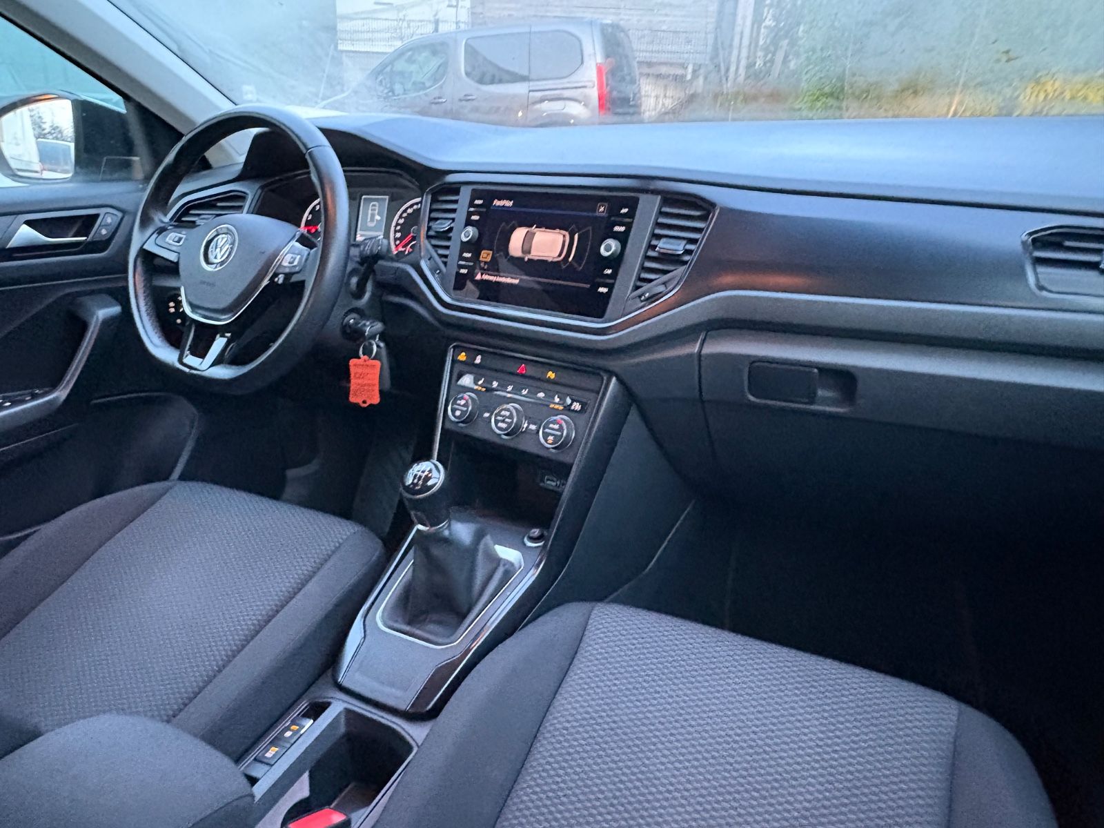 Fahrzeugabbildung Volkswagen T-Roc Apple Carplay Android Auto PDC vorn+hinten