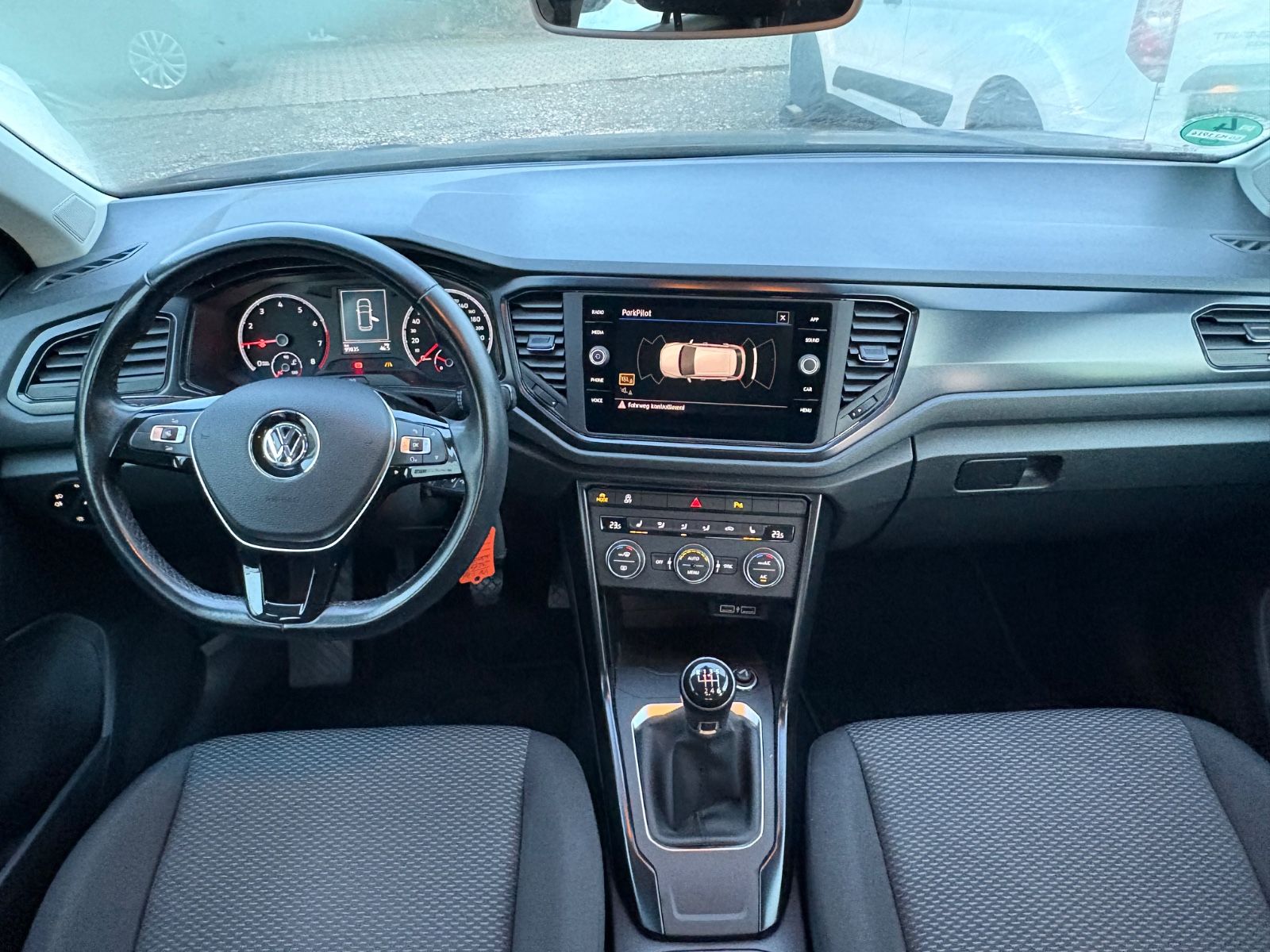 Fahrzeugabbildung Volkswagen T-Roc Apple Carplay Android Auto PDC vorn+hinten