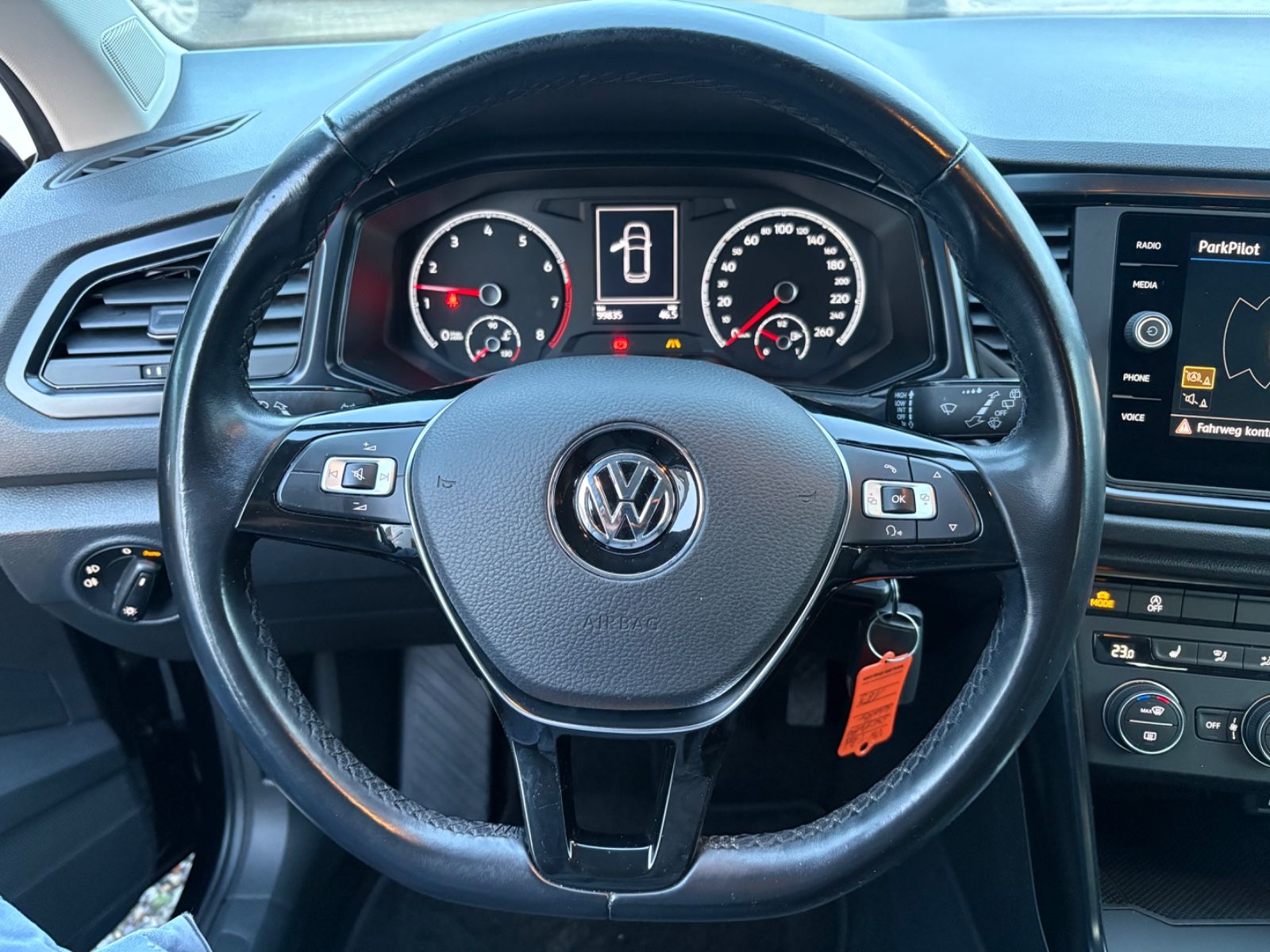 Fahrzeugabbildung Volkswagen T-Roc Apple Carplay Android Auto PDC vorn+hinten