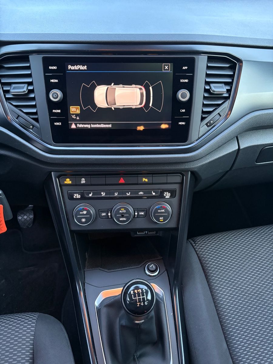 Fahrzeugabbildung Volkswagen T-Roc Apple Carplay Android Auto PDC vorn+hinten