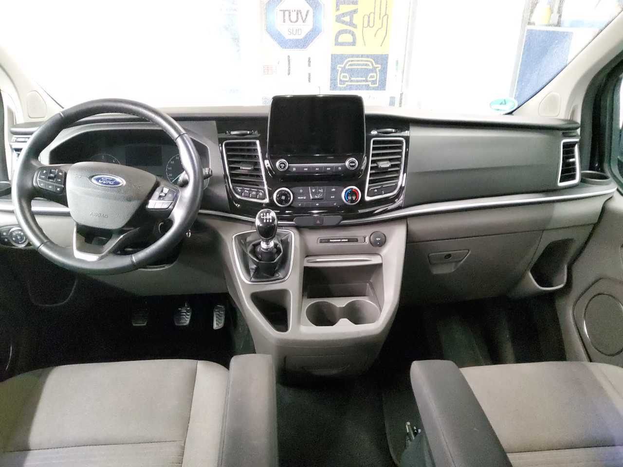 Fahrzeugabbildung Ford Tourneo Custom 320 L1 Tourneo Titanium Navi
