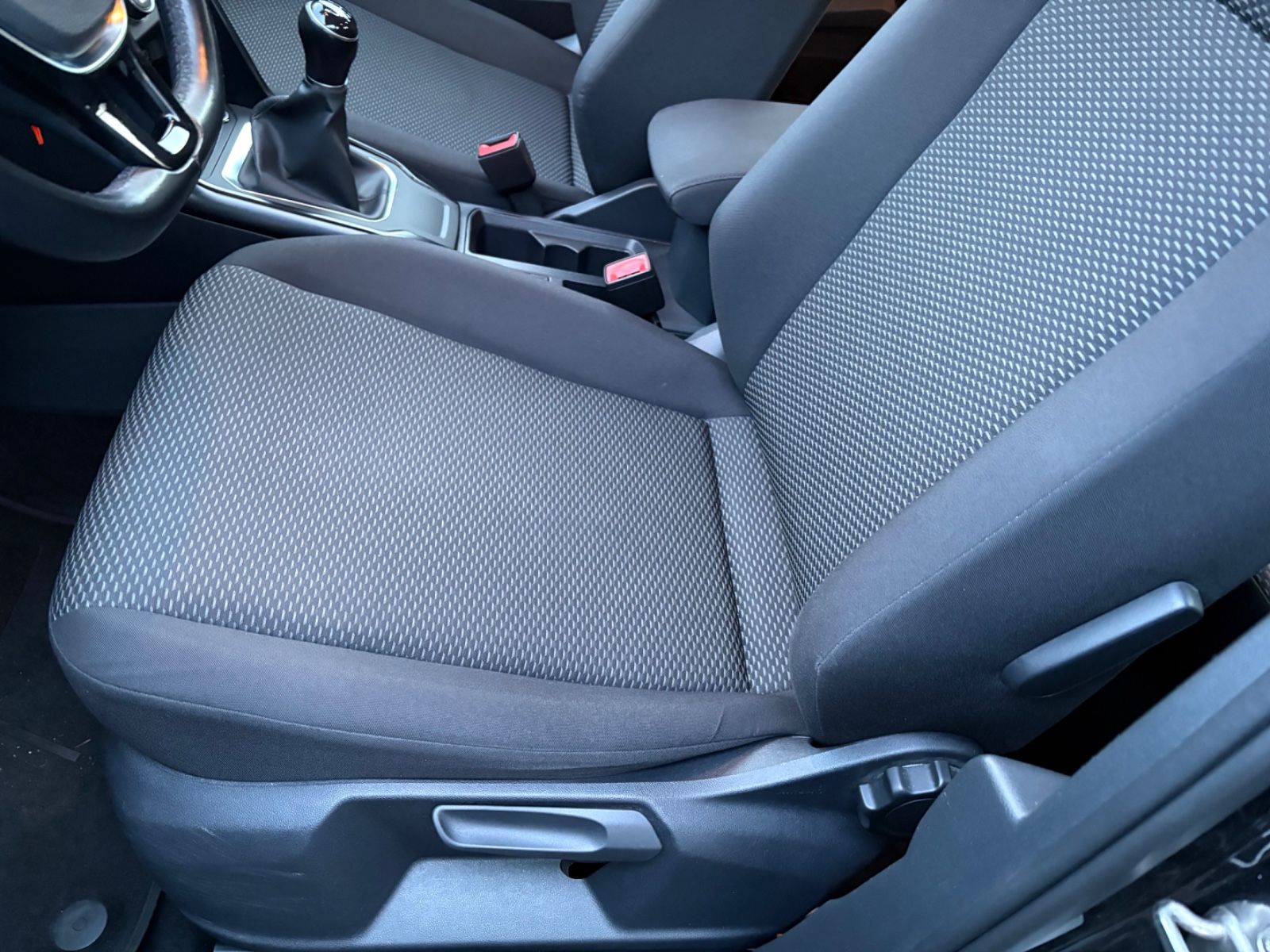 Fahrzeugabbildung Volkswagen T-Roc Apple Carplay Android Auto PDC vorn+hinten