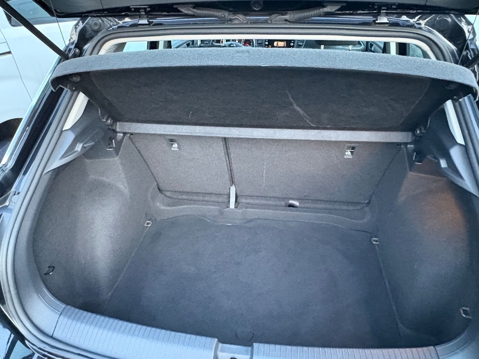 Fahrzeugabbildung Volkswagen T-Roc Apple Carplay Android Auto PDC vorn+hinten