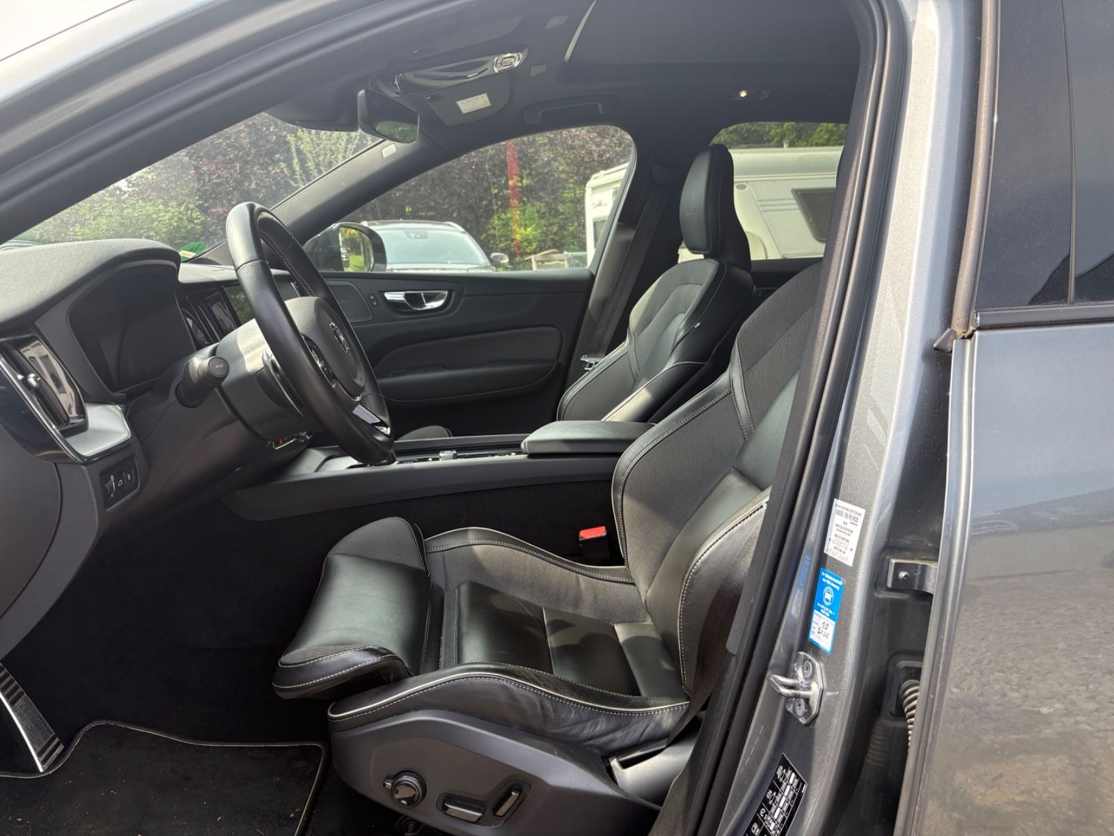 Fahrzeugabbildung Volvo XC60 T8 R Design AWD 21Zoll PANO HeadUp POLESTAR