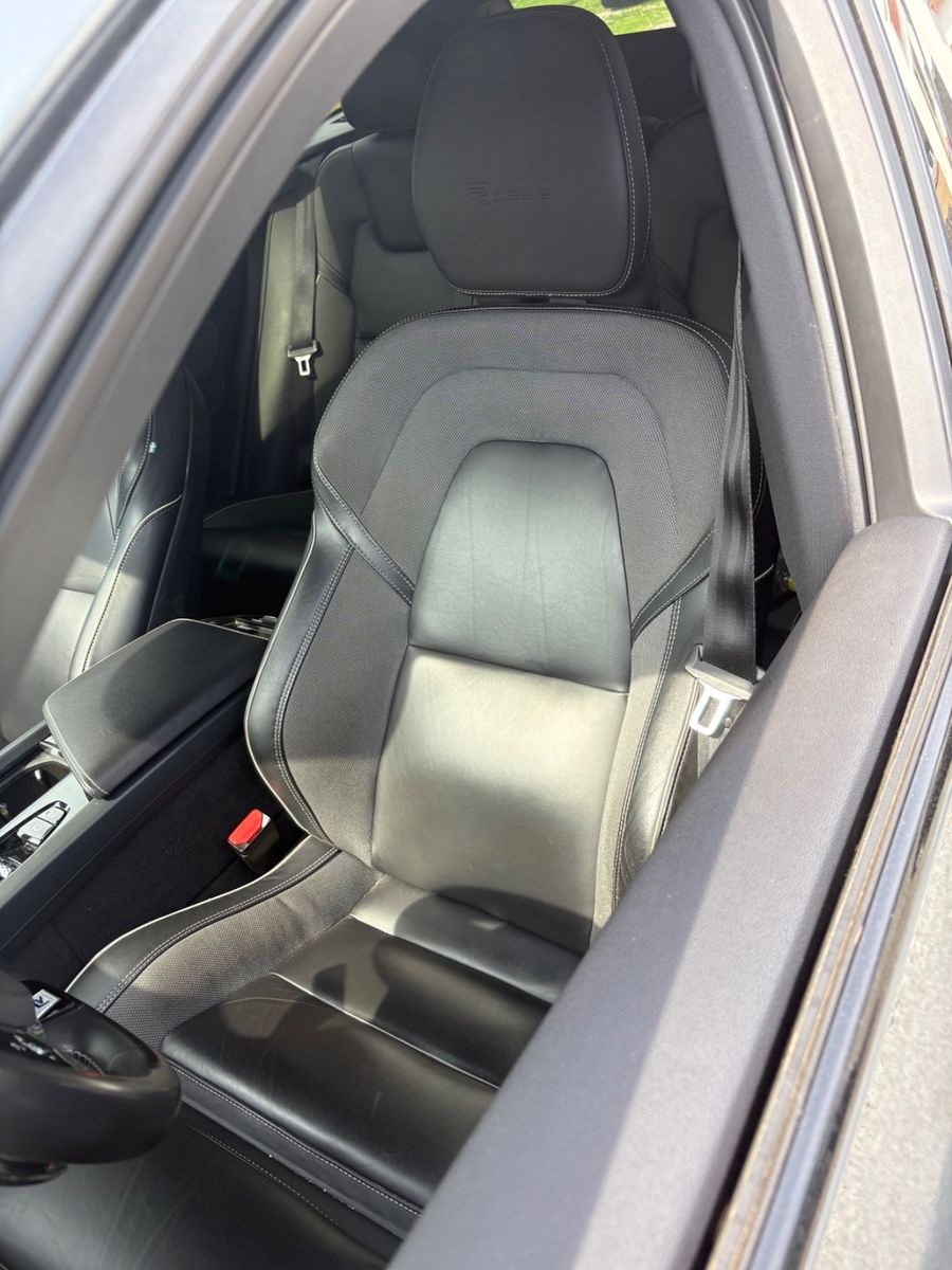 Fahrzeugabbildung Volvo XC60 T8 R Design AWD 21Zoll PANO HeadUp POLESTAR