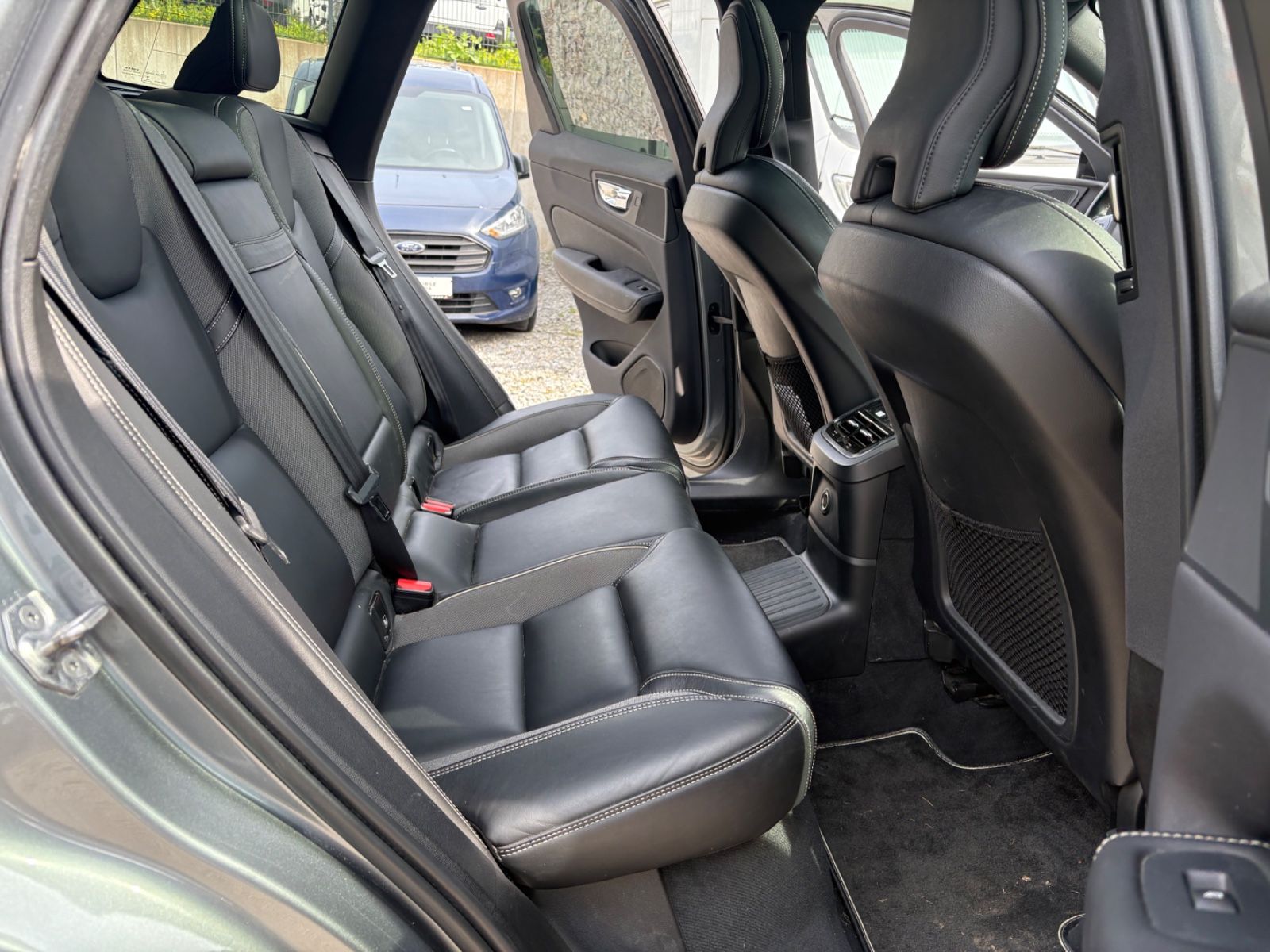 Fahrzeugabbildung Volvo XC60 T8 R Design AWD 21Zoll PANO HeadUp POLESTAR