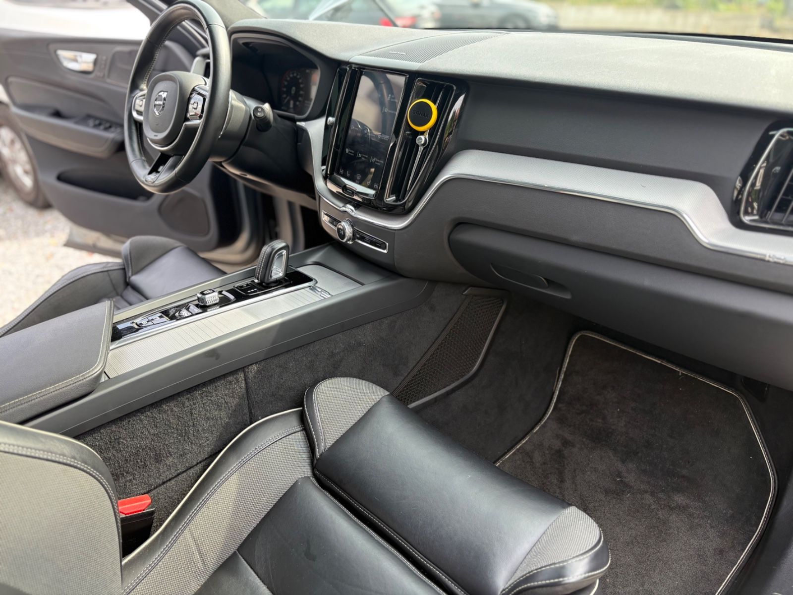 Fahrzeugabbildung Volvo XC60 T8 R Design AWD 21Zoll PANO HeadUp POLESTAR