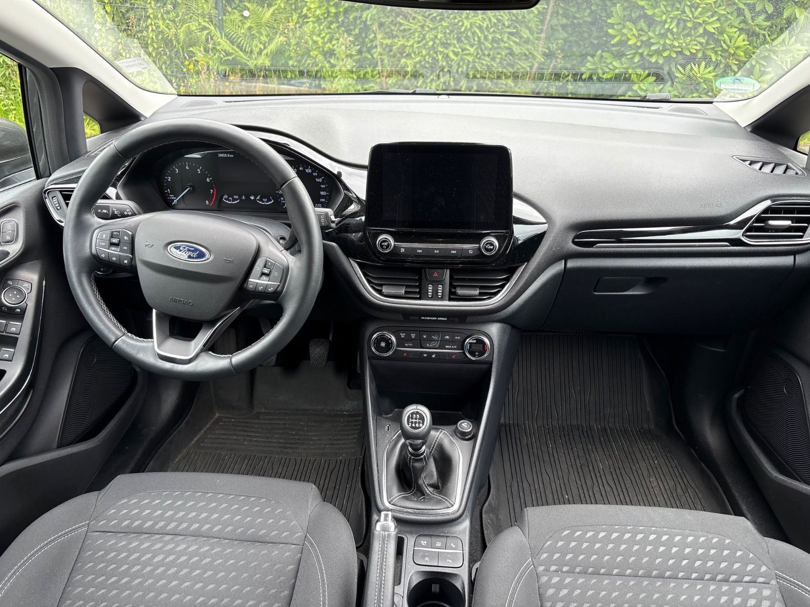 Fahrzeugabbildung Ford Fiesta Titanium Navi Klimaautomatik Sitzheizung