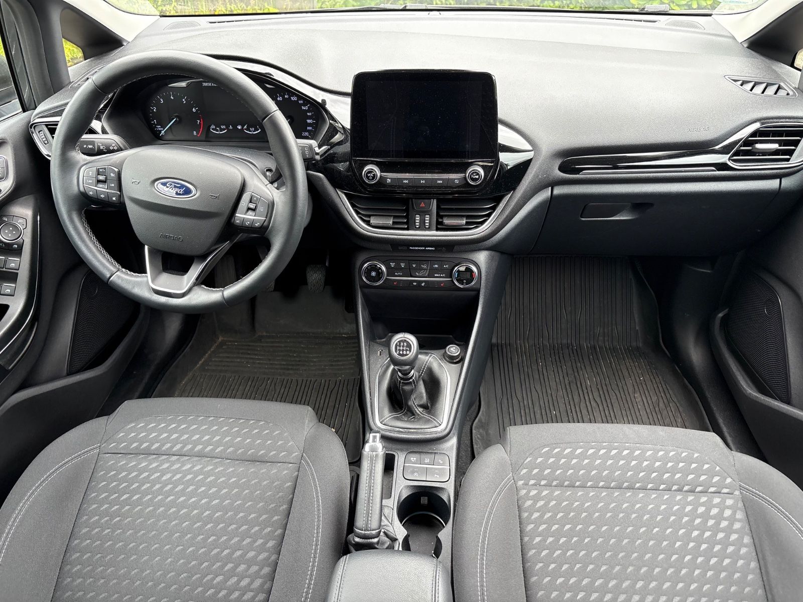 Fahrzeugabbildung Ford Fiesta Titanium Navi Klimaautomatik Sitzheizung