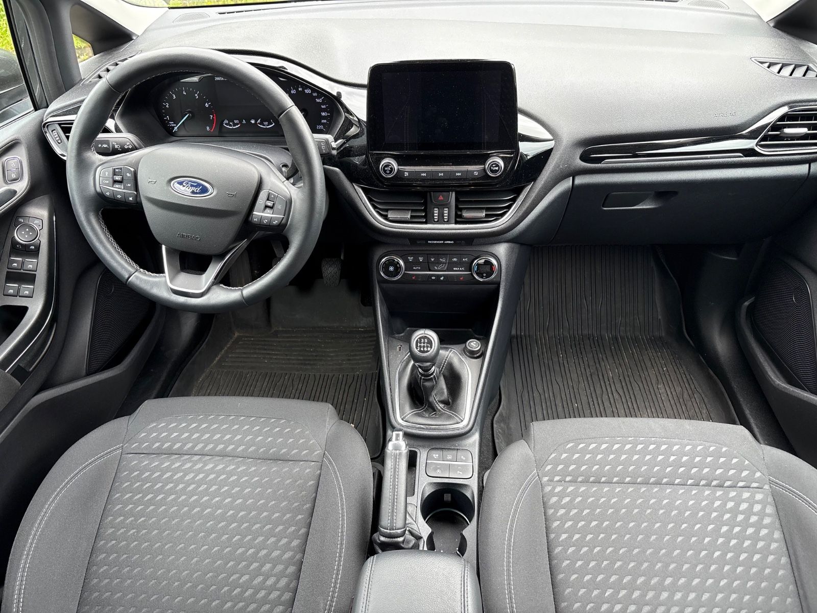 Fahrzeugabbildung Ford Fiesta Titanium Navi Klimaautomatik Sitzheizung