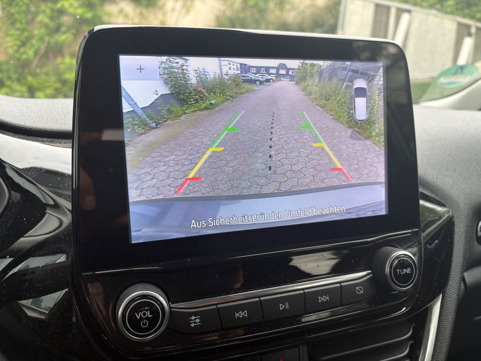 Fahrzeugabbildung Ford Fiesta Titanium Navi Klimaautomatik Sitzheizung