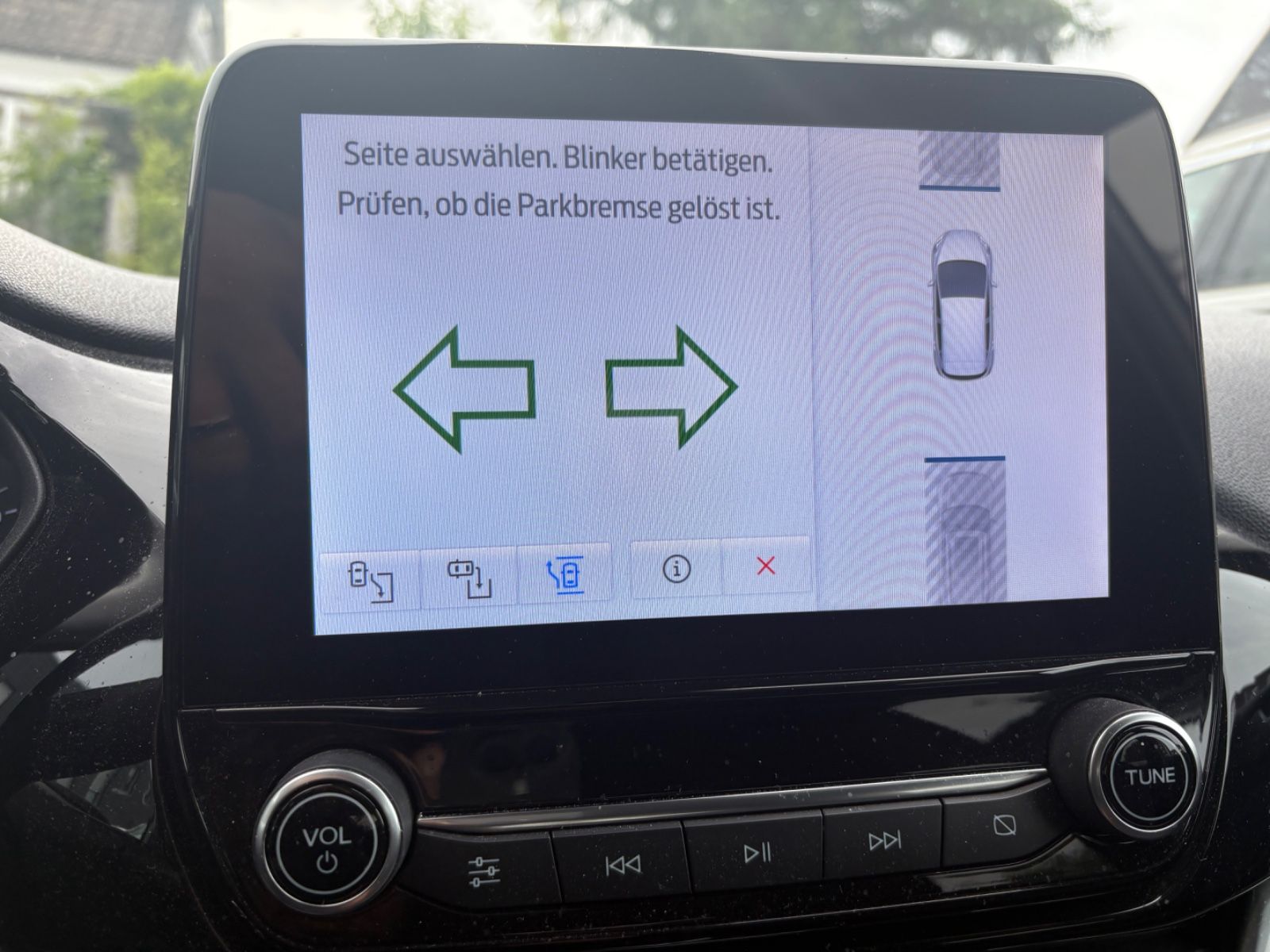 Fahrzeugabbildung Ford Fiesta Titanium Navi Klimaautomatik Sitzheizung