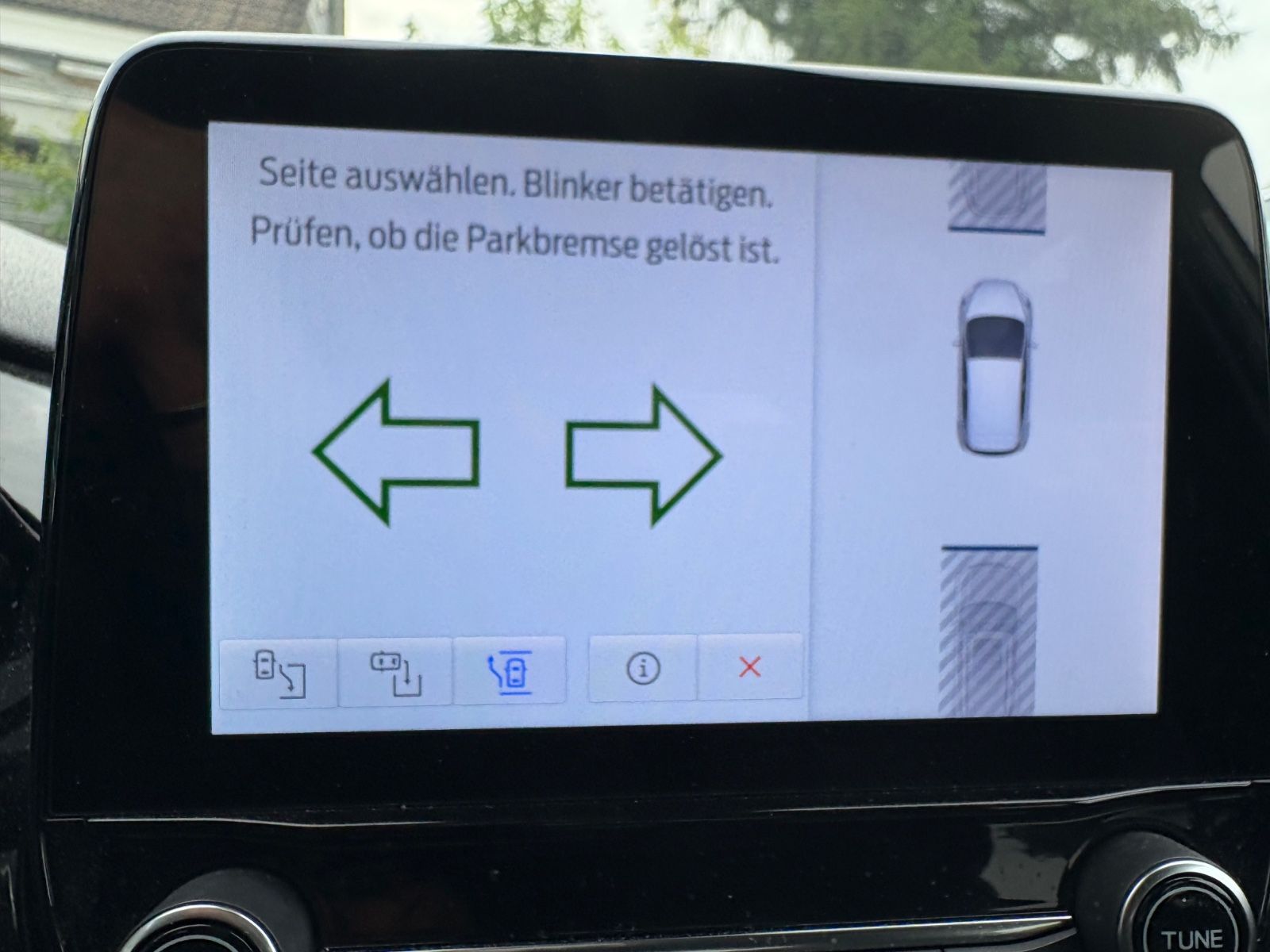Fahrzeugabbildung Ford Fiesta Titanium Navi Klimaautomatik Sitzheizung