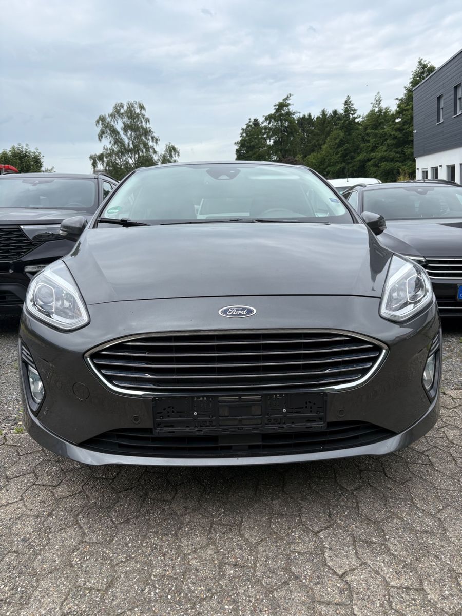 Fahrzeugabbildung Ford Fiesta Titanium Navi Klimaautomatik Sitzheizung