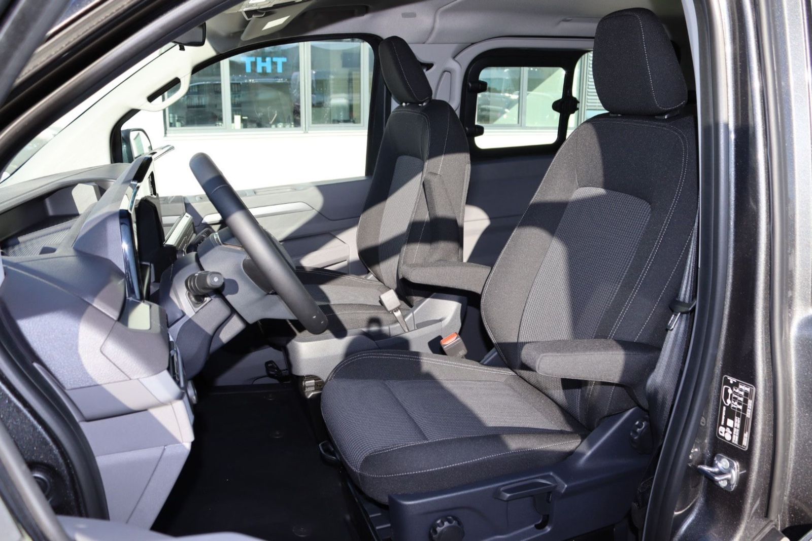Fahrzeugabbildung Volkswagen T7 Kombi 5-Sitzer LED Kamera Navi Sitzh. kurz N1