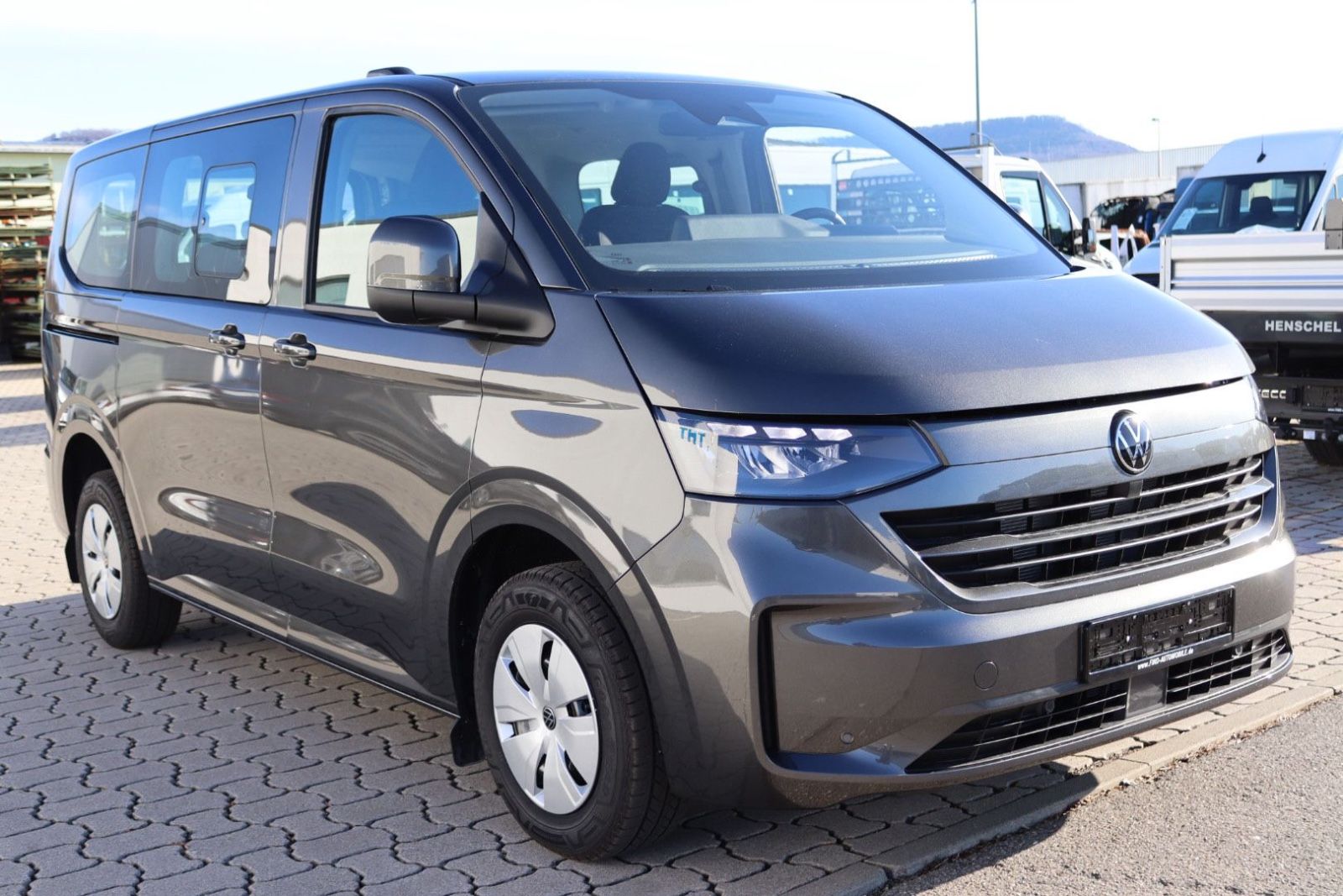 Fahrzeugabbildung Volkswagen T7 Kombi 5-Sitzer LED Kamera Navi Sitzh. kurz N1