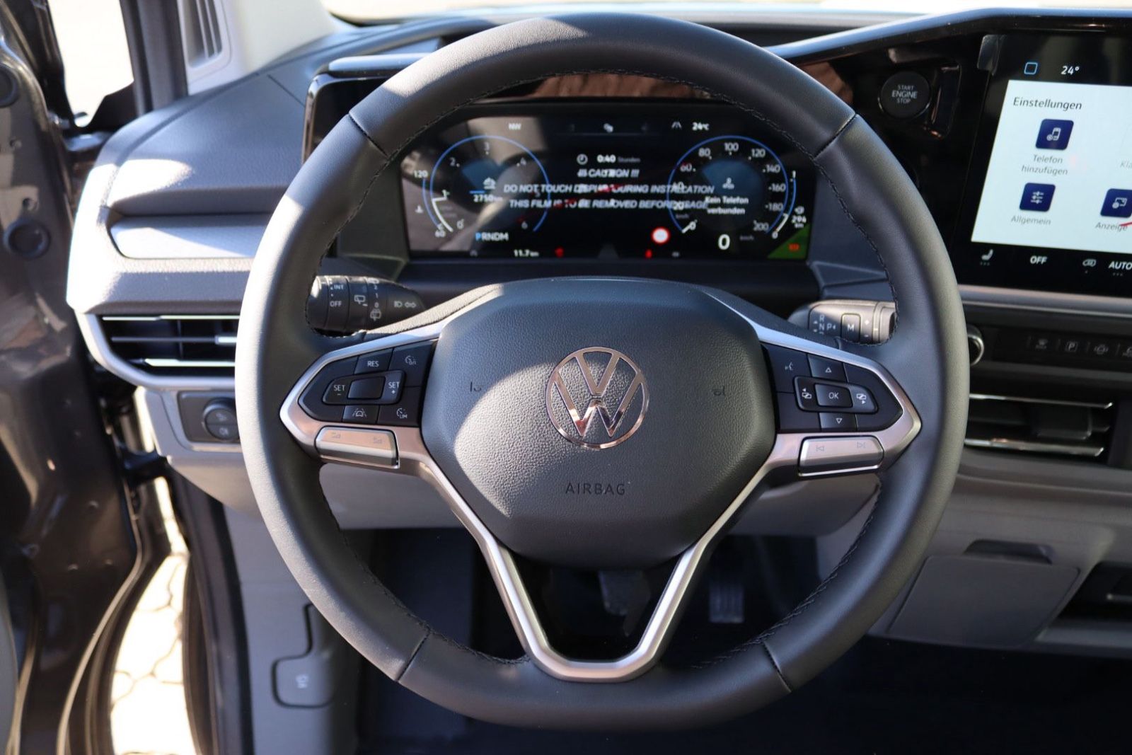 Fahrzeugabbildung Volkswagen T7 Kombi 5-Sitzer LED Kamera Navi Sitzh. kurz N1
