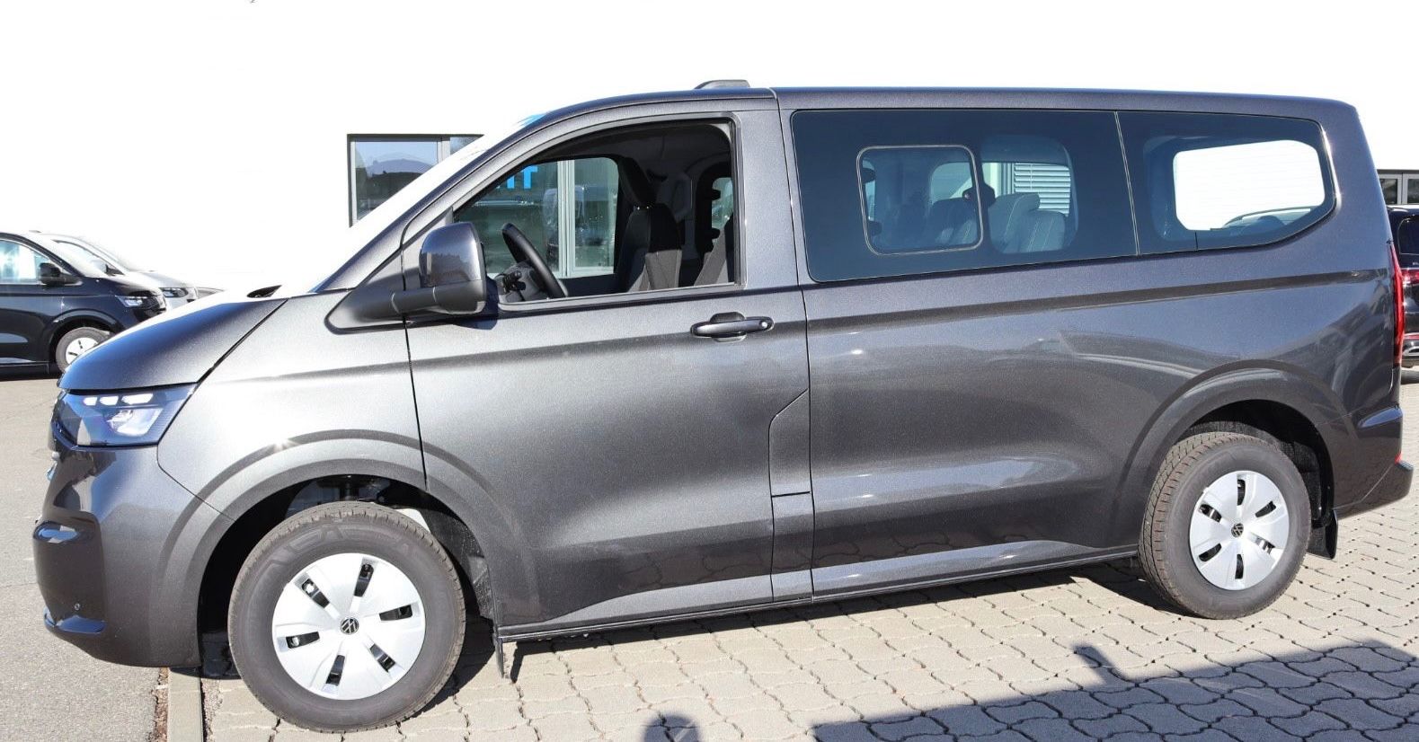 Fahrzeugabbildung Volkswagen T7 Kombi 5-Sitzer LED Kamera Navi Sitzh. kurz N1
