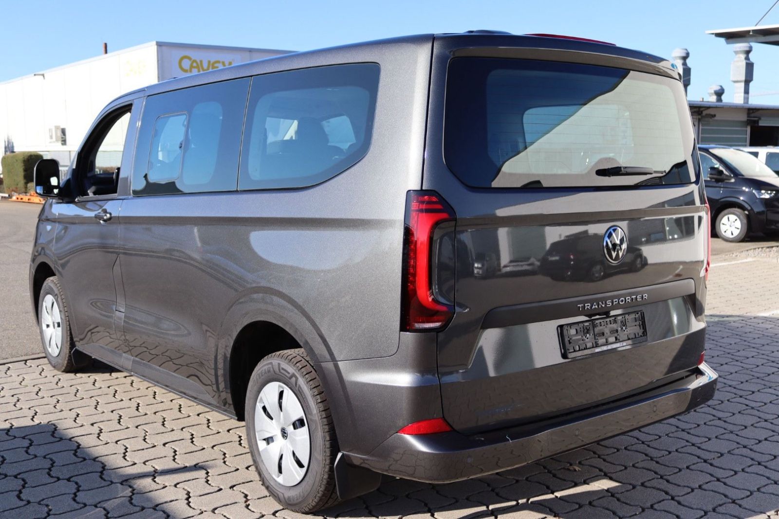 Fahrzeugabbildung Volkswagen T7 Kombi 5-Sitzer LED Kamera Navi Sitzh. kurz N1