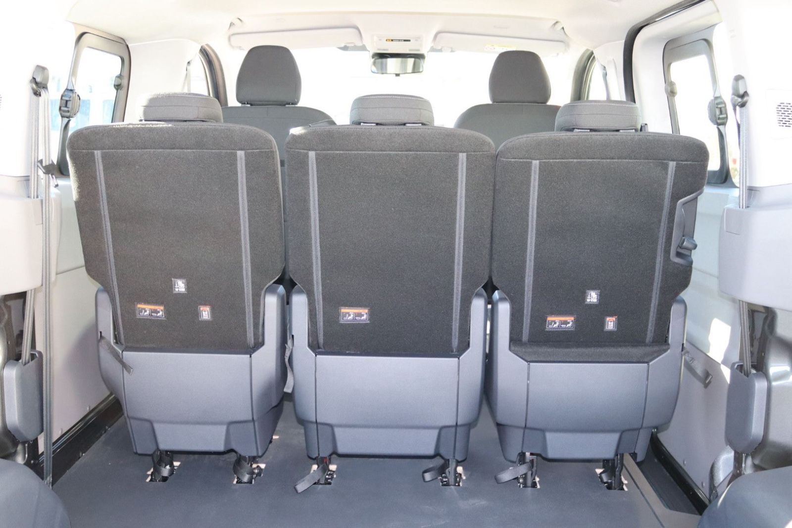 Fahrzeugabbildung Volkswagen T7 Kombi 5-Sitzer LED Kamera Navi Sitzh. kurz N1
