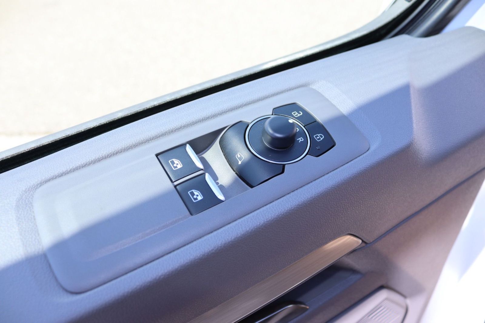 Fahrzeugabbildung Volkswagen T7 Transporter Kasten Aut Lang Sitzh LED Carplay
