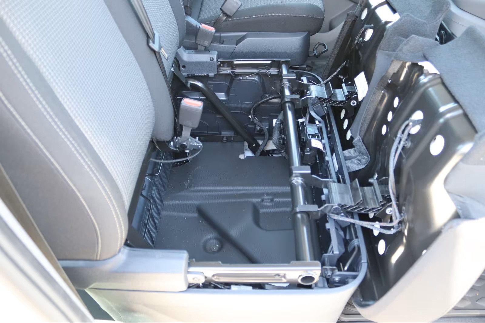 Fahrzeugabbildung Volkswagen T7 Kombi 6-Sitzer 2xSchiebetüre lang LED Kamera