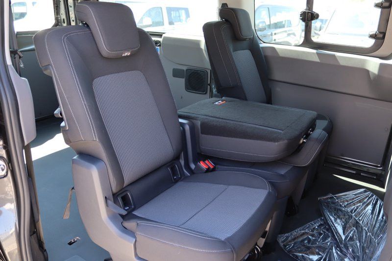 Fahrzeugabbildung Volkswagen T7 Kombi 5-Sitzer LED Kamera Navi Sitzh. lang N1