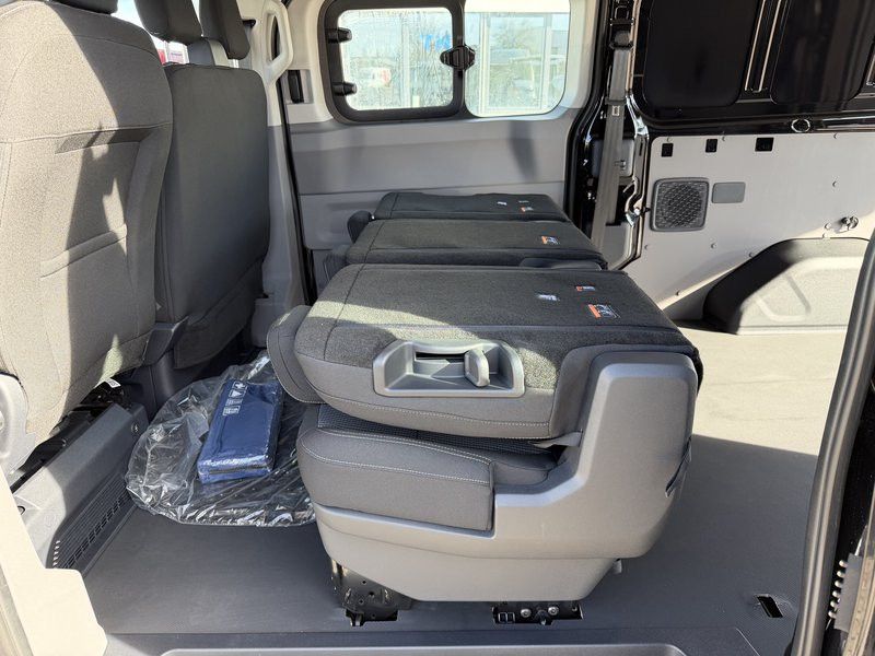 Fahrzeugabbildung Volkswagen T7 Kombi 6-Sitzer 2xSchiebetüre lang LED Kamera