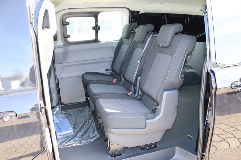 Fahrzeugabbildung Volkswagen T7 Kombi 6-Sitzer 2xSchiebetüre lang LED Kamera