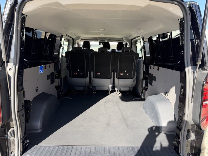 Fahrzeugabbildung Volkswagen T7 Kombi 6-Sitzer 2xSchiebetüre lang LED Kamera
