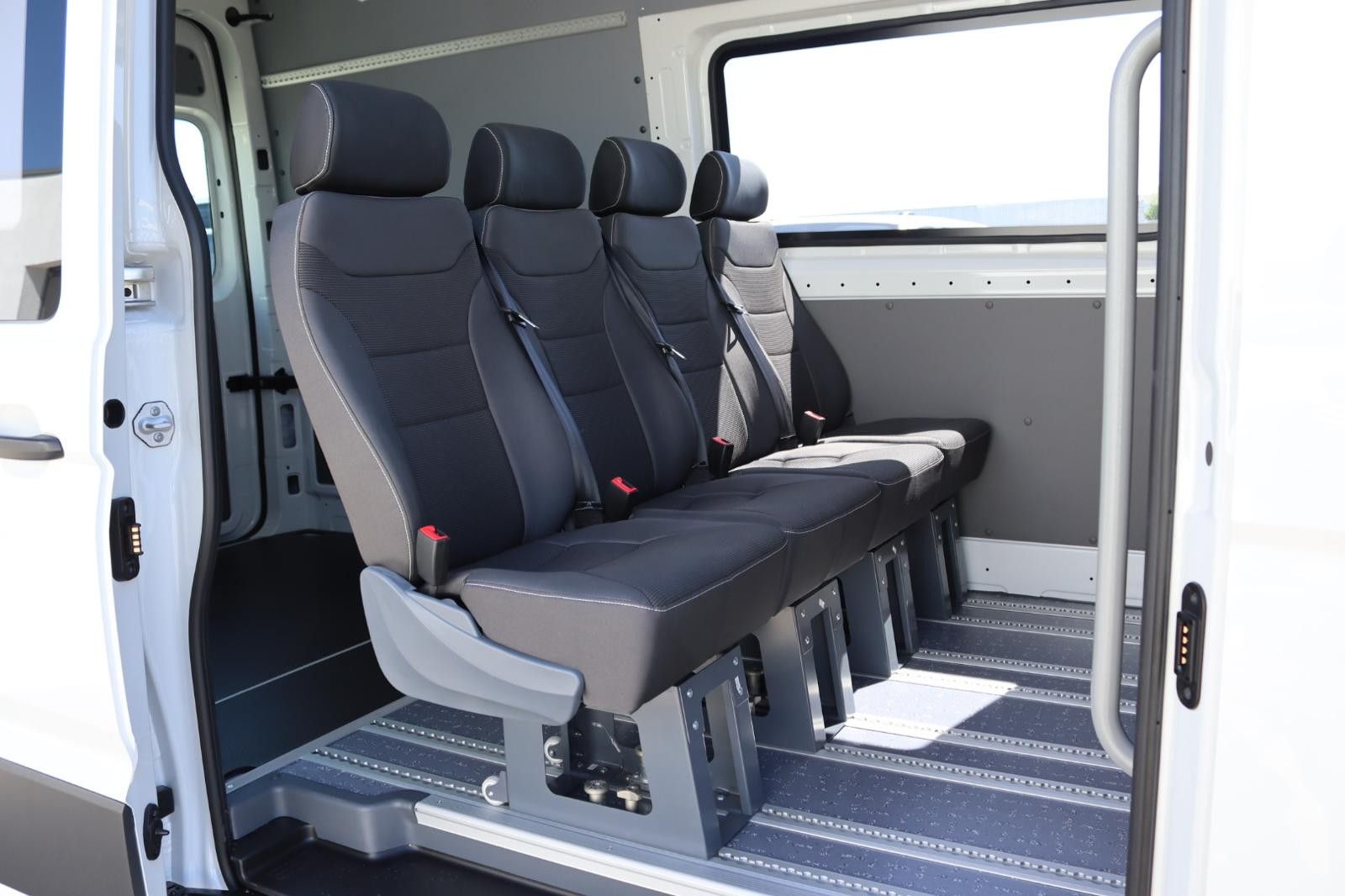 Fahrzeugabbildung Volkswagen Crafter Kasten Kasten 35 mittellang Hoch 7-Sitze