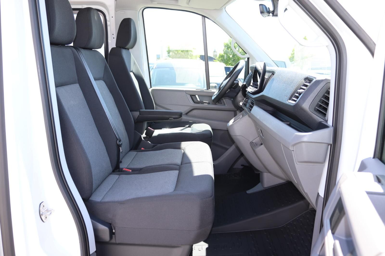 Fahrzeugabbildung Volkswagen Crafter Kasten Kasten 35 mittellang Hoch 7-Sitze