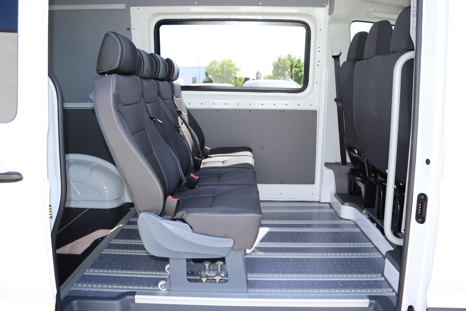 Fahrzeugabbildung Volkswagen Crafter Kasten Kasten 35 mittellang Hoch 7-Sitze