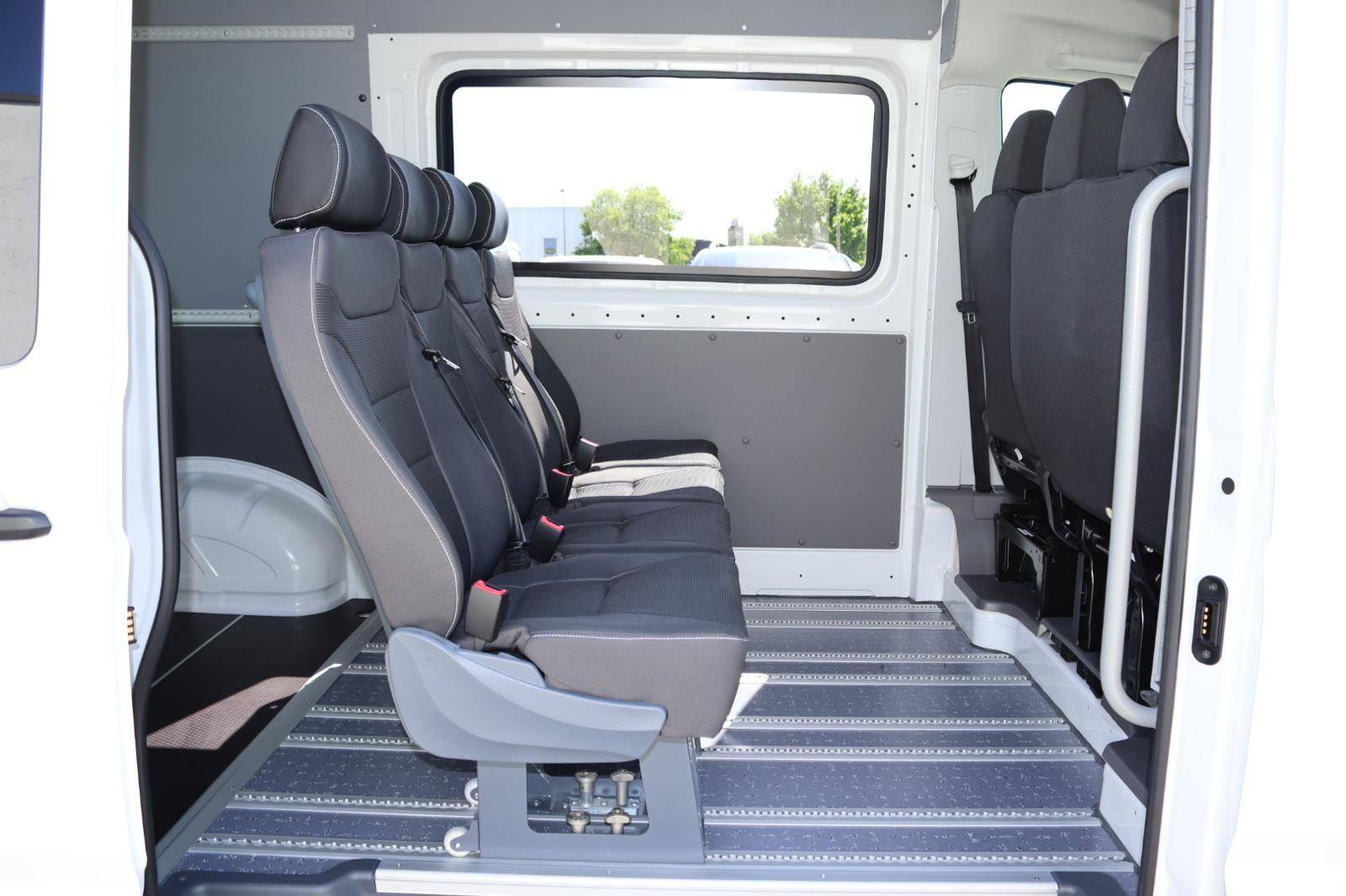 Fahrzeugabbildung Volkswagen Crafter Kasten Kasten 35 mittellang Hoch 7-Sitze