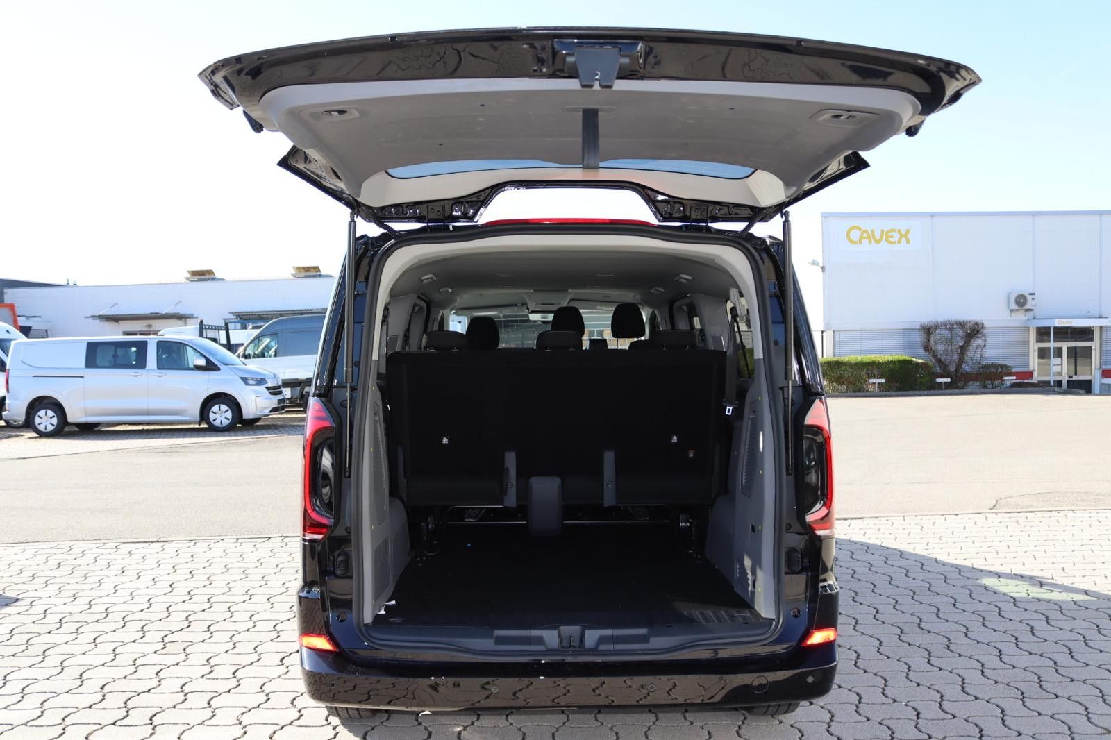 Fahrzeugabbildung Volkswagen T7 Caravelle Style 4MOTION Lang 170PS IQ 9-Sitze