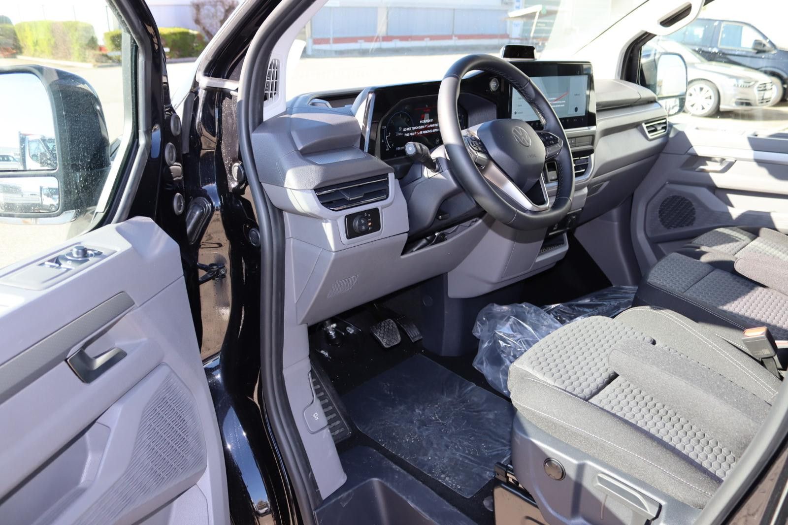 Fahrzeugabbildung Volkswagen T7 Caravelle Style 4MOTION Lang 170PS IQ 9-Sitze