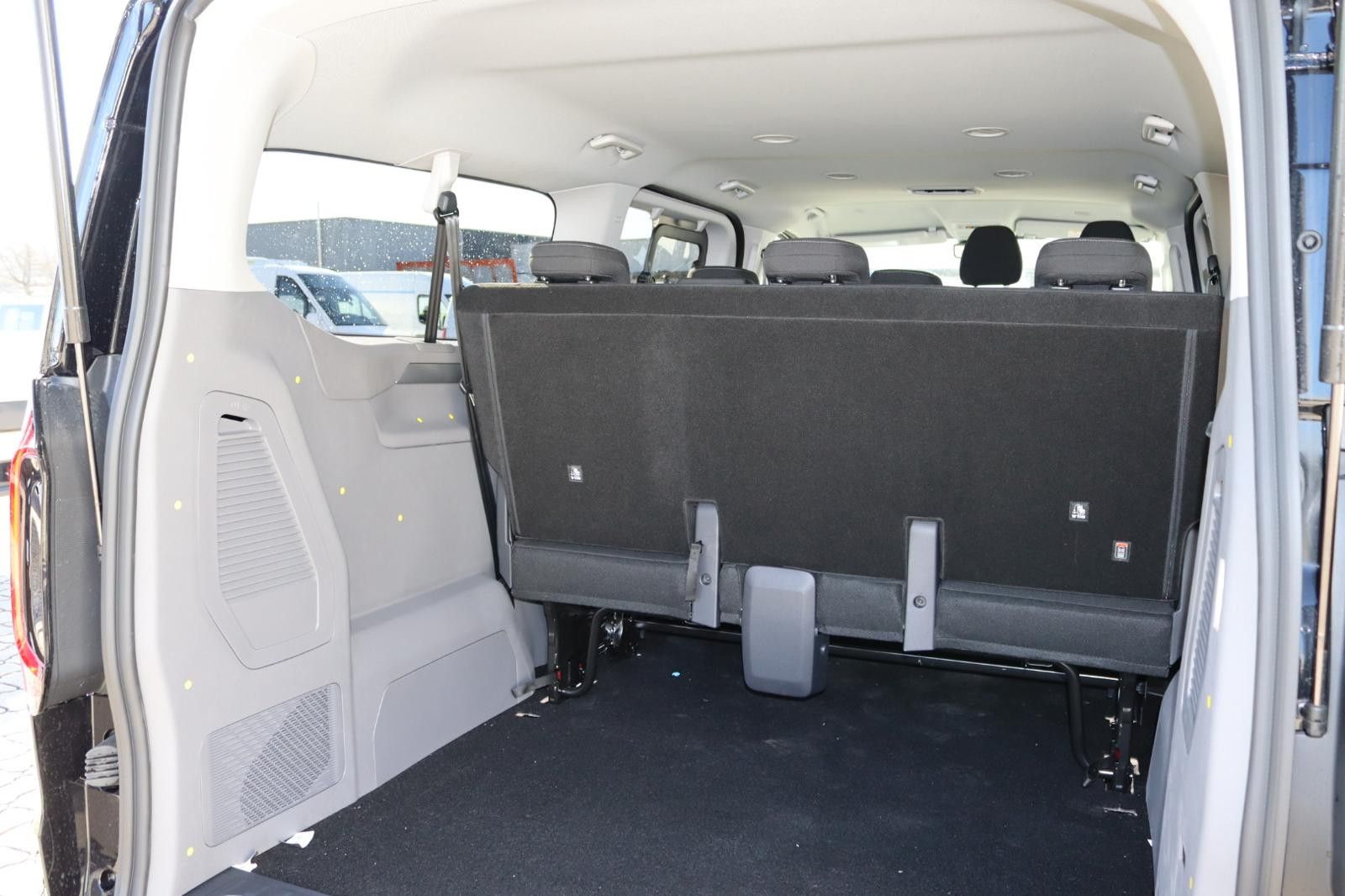 Fahrzeugabbildung Volkswagen T7 Caravelle Style 4MOTION Lang 170PS IQ 9-Sitze