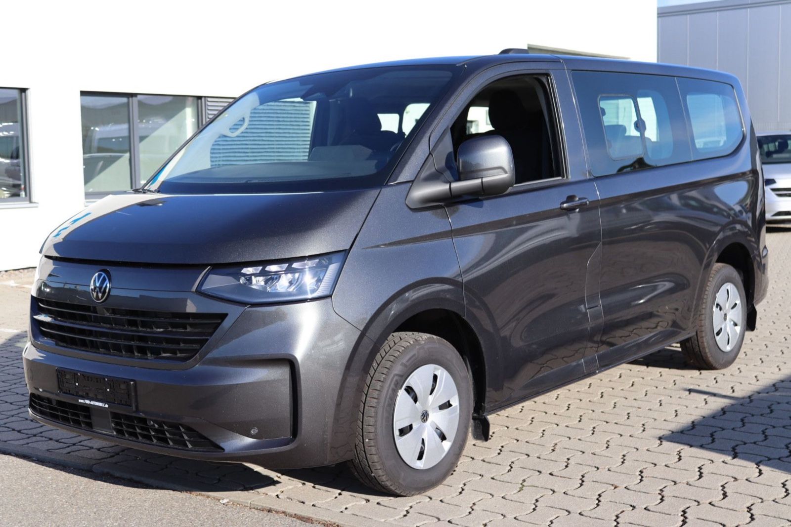 Volkswagen T7 Kombi 5-Sitzer LED Kamera Navi Sitzh. kurz N1
