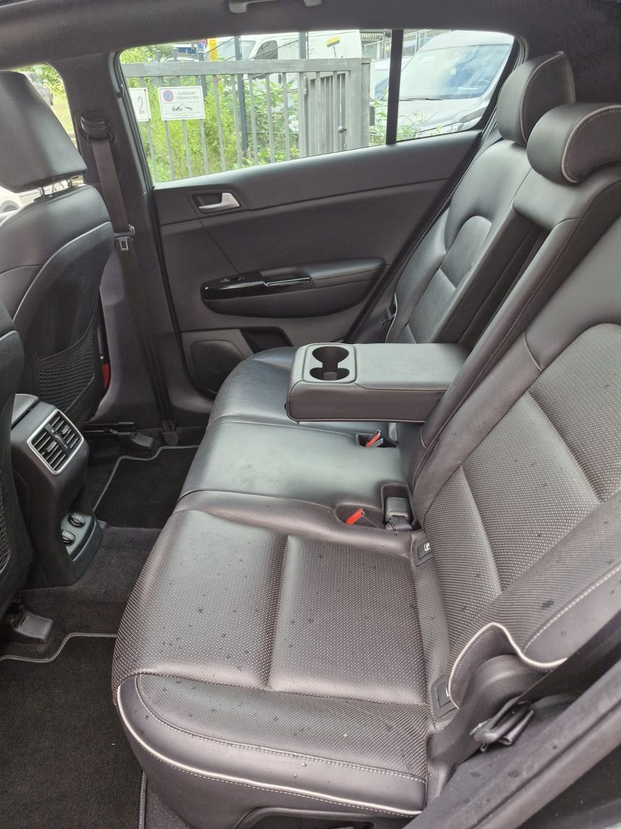 Fahrzeugabbildung Kia Sportage GT-Line 4WD Panorama Leder AHK abnehmb.